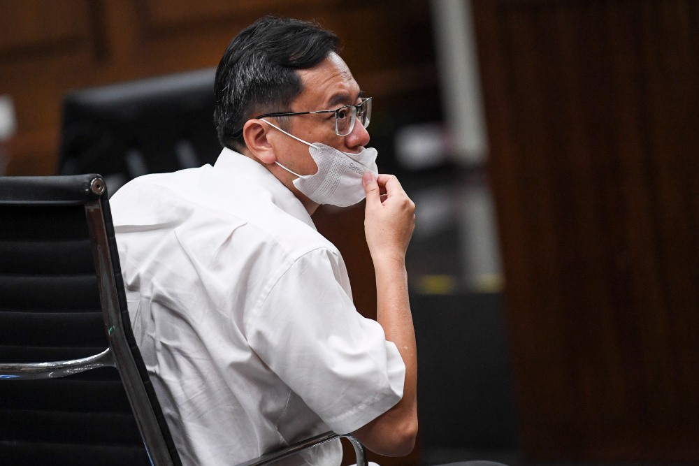Terdakwa kasus dugaan korupsi di PT ASABRI Benny Tjokrosaputro menjalani sidang dengan agenda pembacaan putusan di Pengadilan Tindak Pidana Korupsi (Tipikor), Jakarta, Kamis (12/1 - 2023). Majelis hakim menyatakan terbukti bersalah kepada Benny Tjokrosaputro melakukan korupsi terkait pengelolaan keuangan dan dana investasi di PT Asabri tahun 2012/2019 yang merugikan keuangan negara hingga Rp22,7 triliun dan menjatuhkan vonis nihil kepada Benny Tjokrosaputro dikarenakan sudah mendapat vonis seumur hidup dalam 