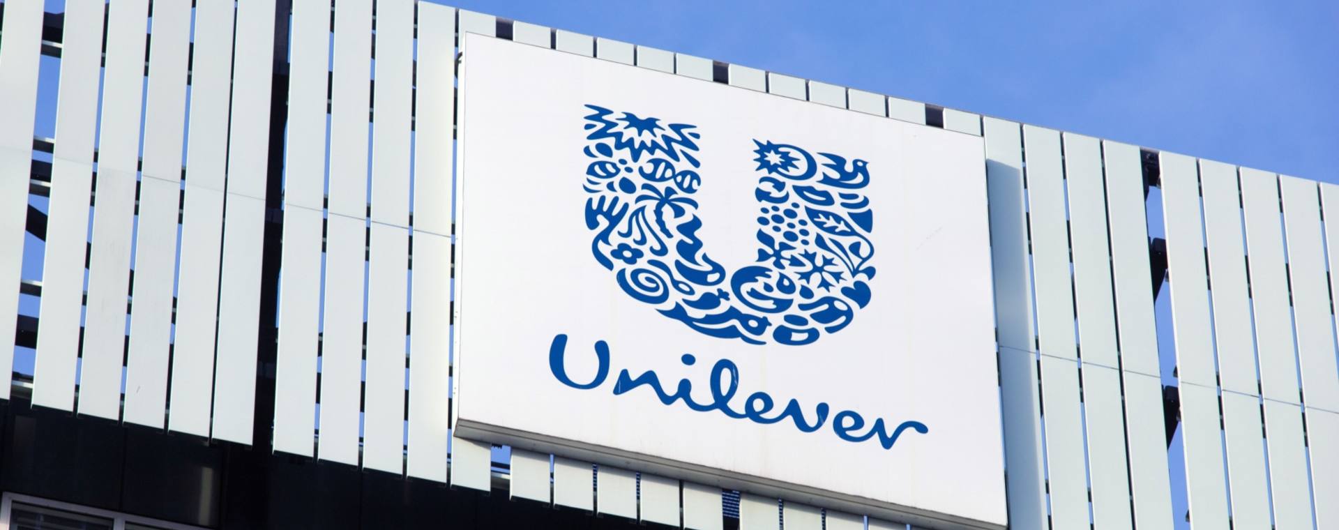 Papan penanda Unilever Plc di kantor pusat perusahaan di Rotterdam, Belanda, pada Selasa, 8 Februari 2022. /Bloomberg