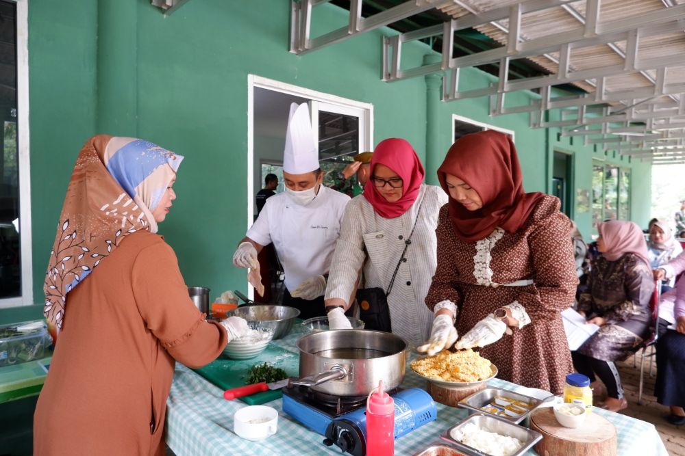  Aston Inn Pandanaran Semarang Memasak Bersama Ibu Persit Kartika Chandra Kirana