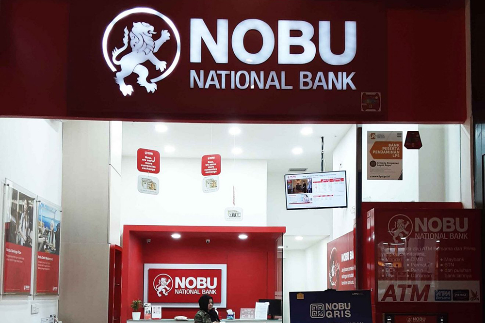 Nasabah mengunjungi salah satu cabang Bank Nobu. /Lippomallkemang.com