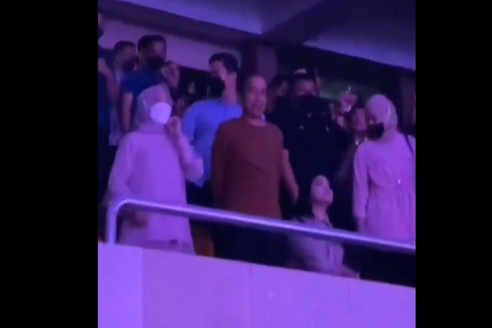  Momen Jokowi dan Keluarga Nonton Konser Dewa 19 di Medan, Bikin Heboh Penonton