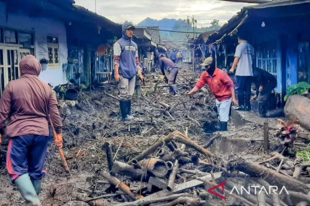  Banjir Bondowoso Disertai Lumpur dan Material