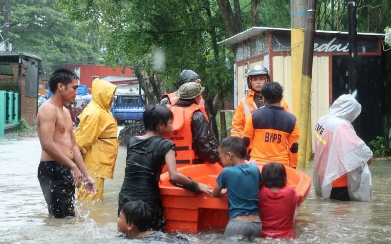  Sulsel Kerahkan 10 Perahu Evakuasi Korban Banjir Makassar