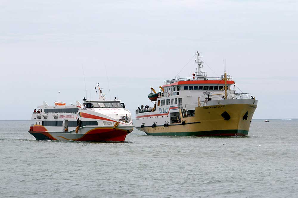  Evakuasi Kapal Cepat Express Pricillia Yang Telah Terombang-Ambing 13 Jam di Perairan Teluk Tomini