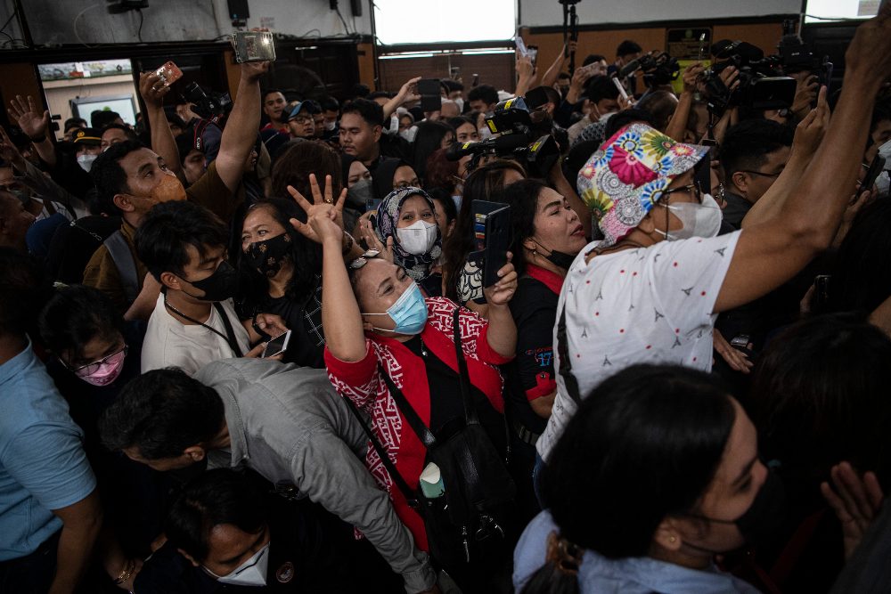  Sorak Sorai Pendukung Richard Eliezer Respons Vonis Penjara 1,5 Tahun