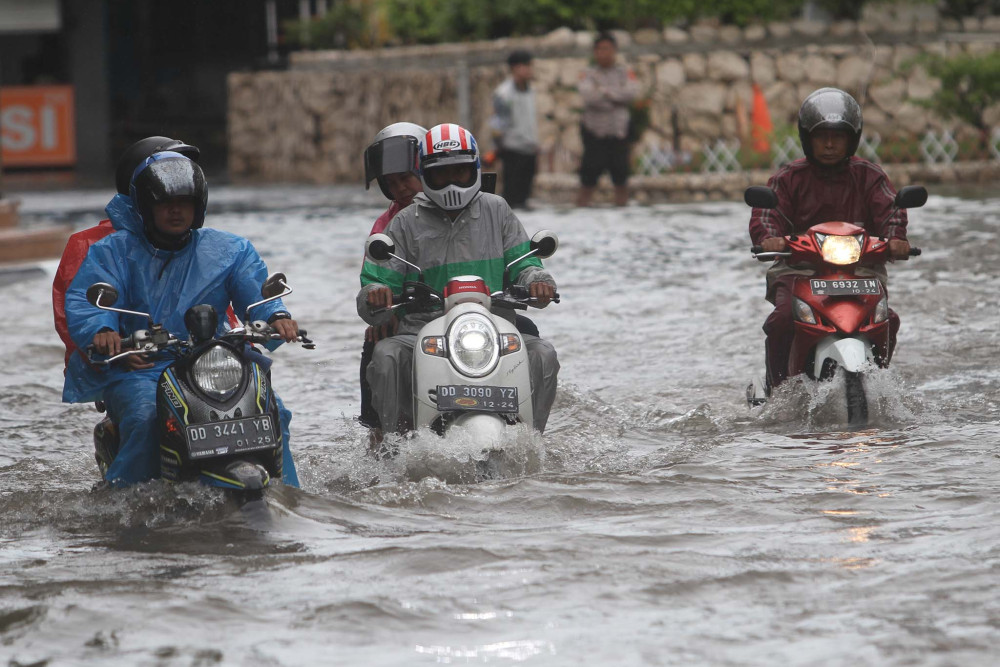  Penanganan Dampak Banjir Makassar, BNPB Bantu Rp350 Juta