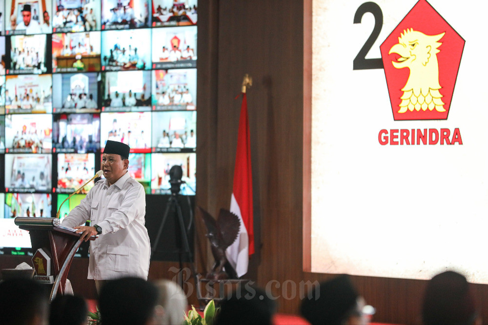 Ketua Umum Partai Gerindra Prabowo Subianto memberikan pengarahan kepada para kader saat peringatan Hari Ulang Tahun (HUT) ke-15 Partai Gerindra di Jakarta, Senin (6/2/2023). Bisnis/Arief Hermawan P