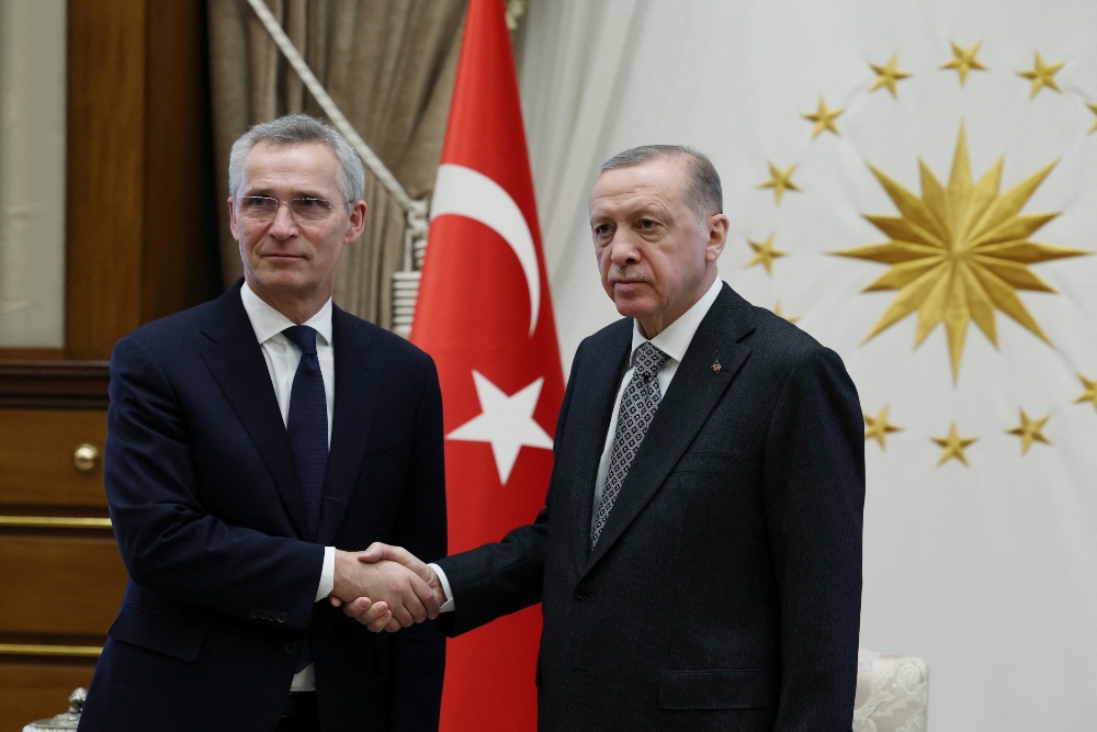 Presiden Turki Tayyip Erdogan bertemu dengan Sekretaris Jenderal NATO Jens Stoltenberg di Ankara, Turki 16 Februari 2023. Murat Cetinmuhurdar/Presidential Press Office/Handout via REUTERS