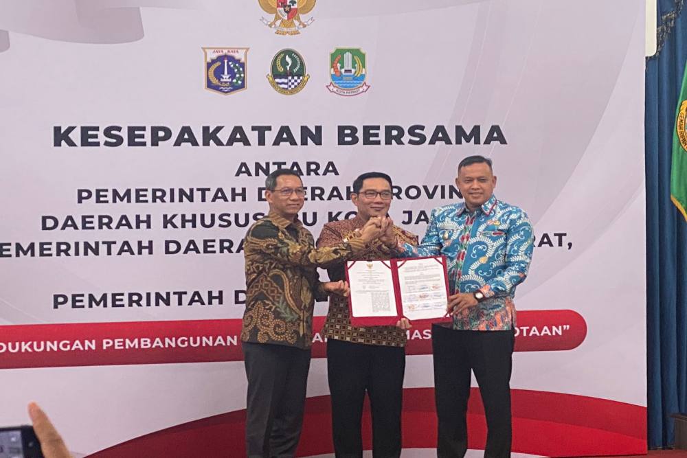  Heru Budi, Ridwan Kamil, dan Tri Adhianto Teken MoU Proyek MRT East-West