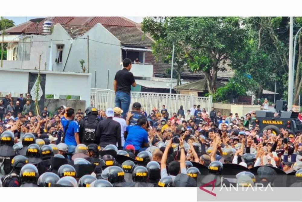  Laga Tanpa Penonton, Ribuan Pendukung PSIS Semarang Gruduk Stadion Jatidiri