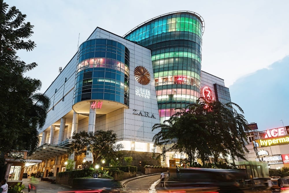 Mal Sun Plaza. Lippo Mall Puri di kawasan St. Moritz Jakarta Barat dan Sun Plaza di Medan, Sumatera Utara, meraih sertifikasi bangunan hijau (green building).