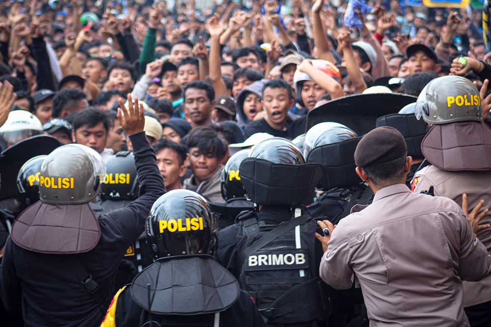  Kerusuhan Suporter PSIS Semarang di Stadion Jatidiri Semarang