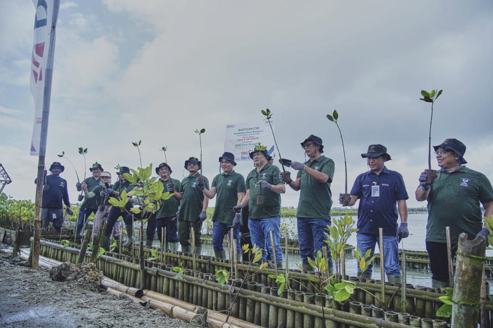 Penanaman 2.000 Bibit Mangrove untuk Bali
