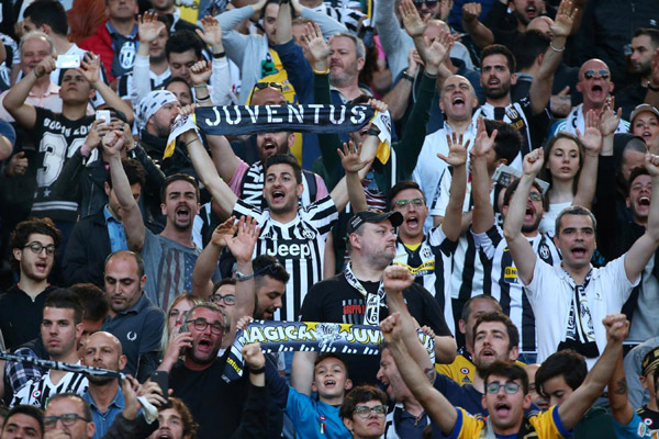 Suporter Juventus/Reuters-Alessandro Bianchi