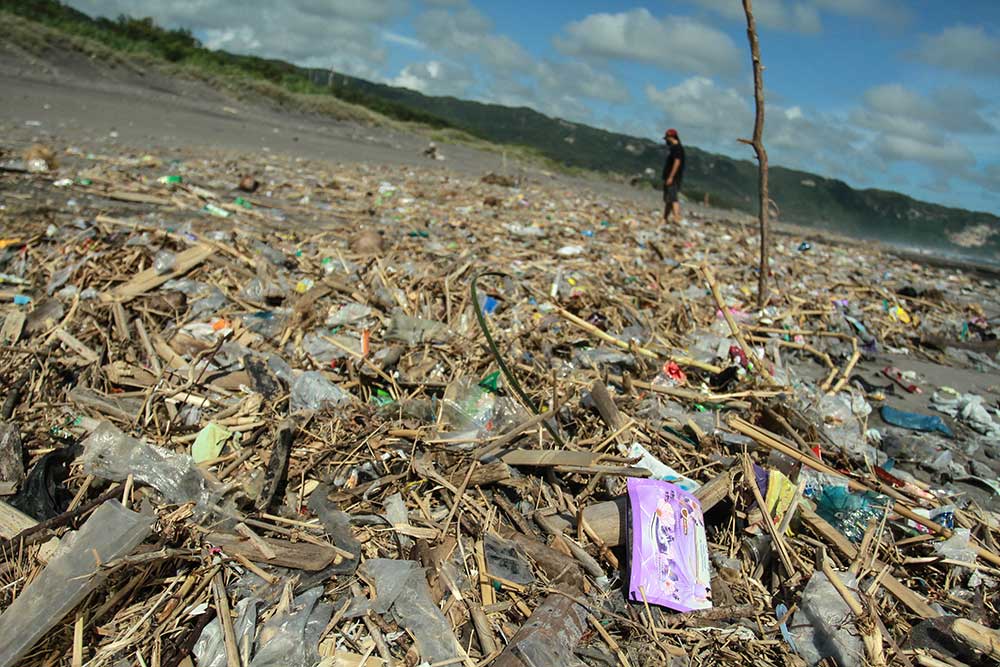  Pantai di Yogyakarta Mulai Dipenuhi Sampah