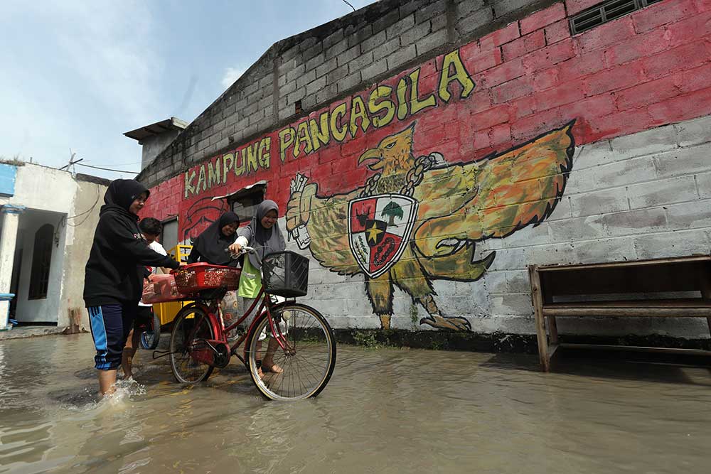  Ratusan Rumah di Gresik Terendam Banjir Akibat Jebolnya Tanggu Sungai Brantas