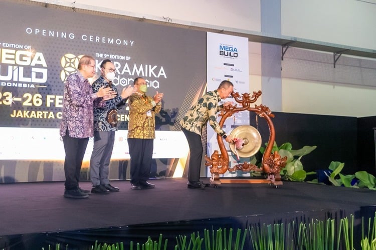 Menteri Perindustrian (Menperin) Agus Gumiwang Kartasasmita membuka Pameran Keramika Indonesia dan Megabuild Indonesia 2023 di Jakarta, Kamis (23/3/2023)/ Istimewa.