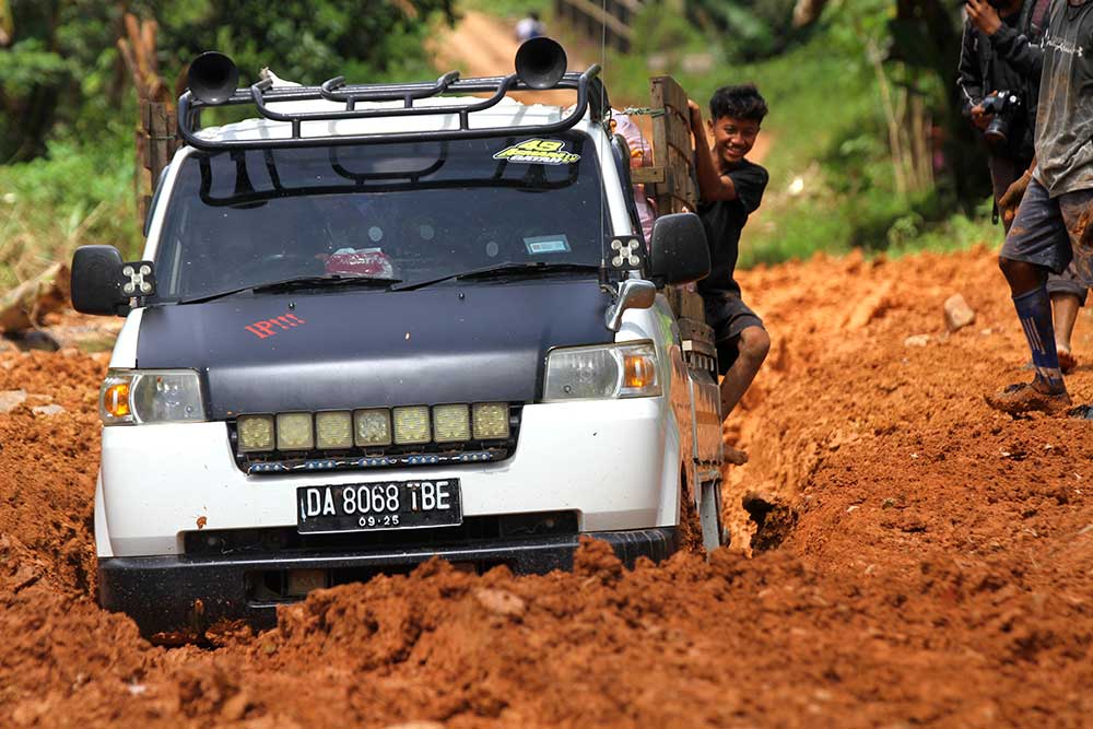  Jalan Penghubung Enam Desa di Kalimantan Selatan Rusak Parah