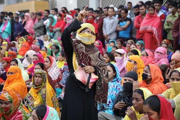 Pekerja garmen protes menuntut kenaikan upah di Dhaka, Bangladesh, (9/1/2018)/Reuters-Salahuddin Ahmed