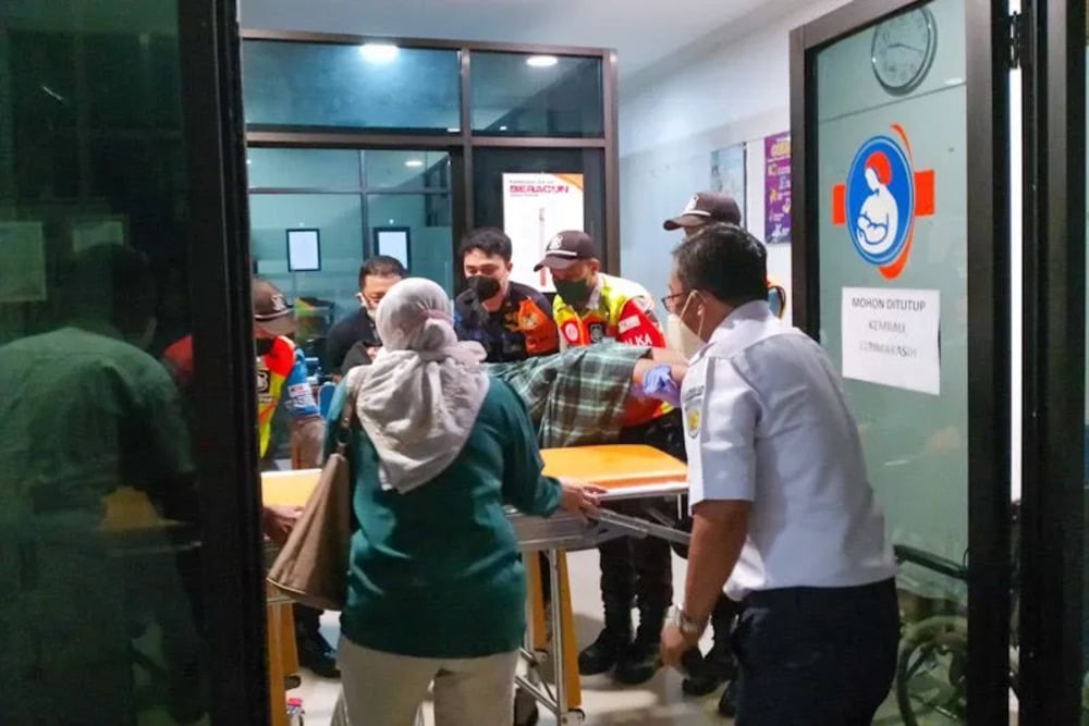  Seorang Penumpang KRL Melahirkan di Stasiun Tugu