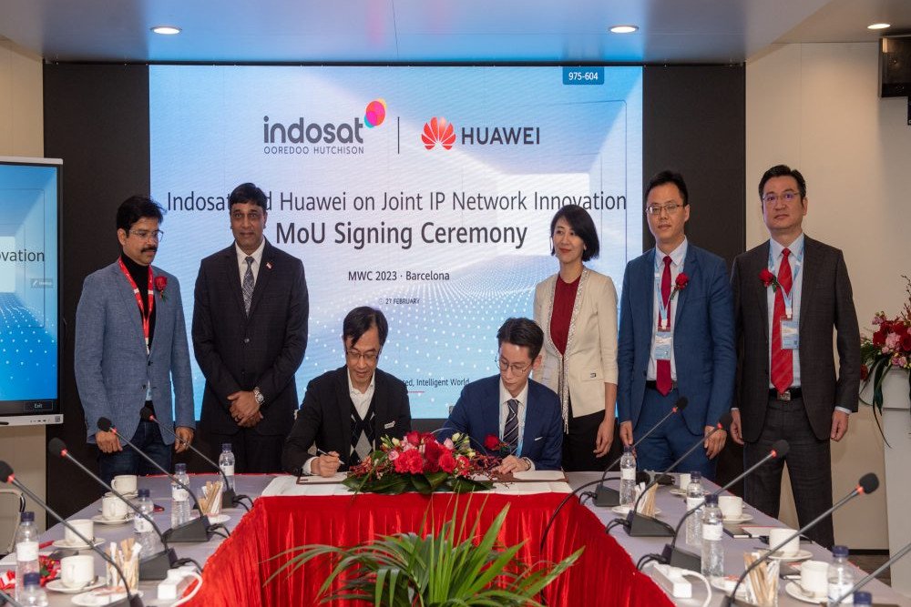 Penandatanganan nota kesepahaman antara Indosat Oreedo dan Huawei terkait penelitian dan verifikasi, serta promosi komersialisasi Segment Routing pada IPv6 (SRv6) berskala besar/Bisnis-Maria Benyamin