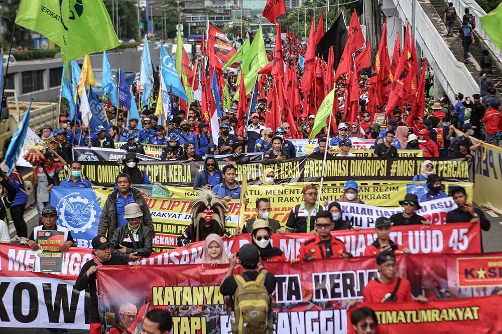  Buruh Gelar Aksi di Depan DPR Meminta Pemerintah Mencabut Perppu Cipta Kerja