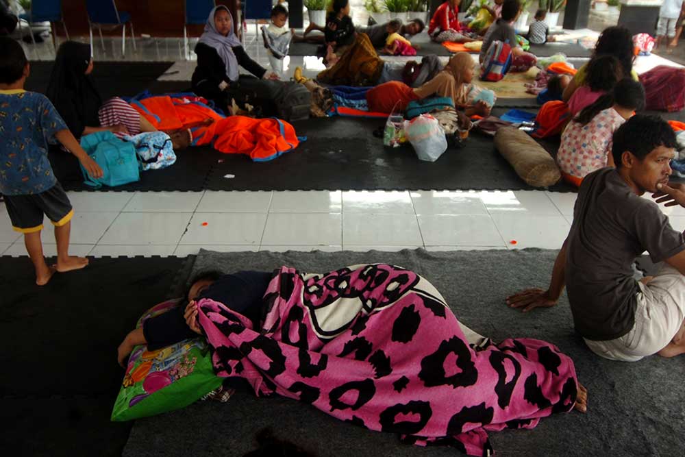  Ratusan Warga di Tegal Mengungsi Akibat Rumahnya Terendam Banjir
