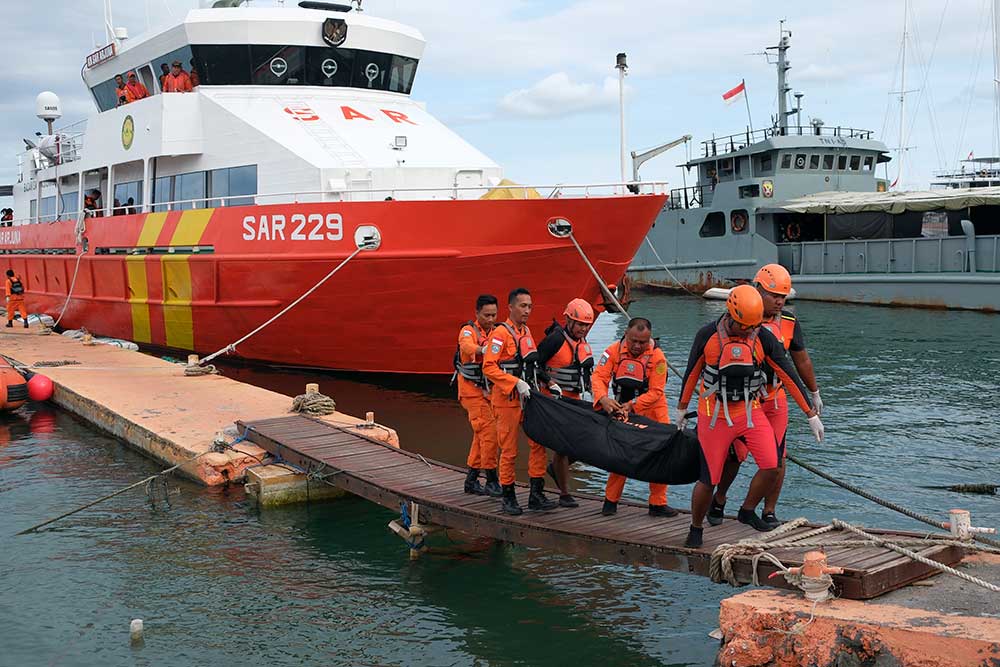  Tim SAR Bali Mengevakuasi Korban Tenggelamnya Kapal Motor Linggar Petak 89