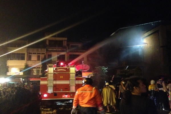 52 Unit Pemadam Kebakaran Diturunkan di Lokasi Kebakaran Plumpang, Merembet ke Pemukiman