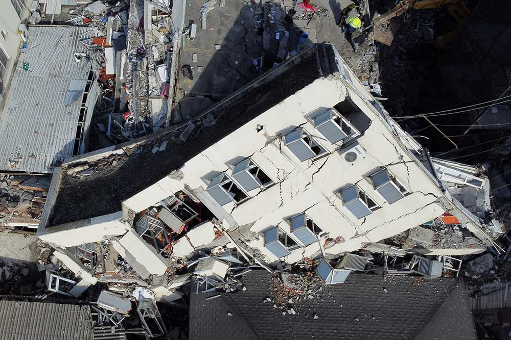 Ilustrasi - Pemandangan unit perawatan intensif rumah sakit negara Iskenderun yang runtuh setelah gempa bumi di Iskenderun, distrik Hatay, Turki, Selasa (7/2/2023). REUTERS/Benoit Tessier