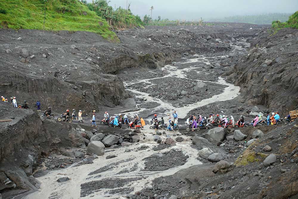  Jalur Alternatif di Lumajang Ditutup Sementara Akibat Lahar Hujan Gunung Semeru