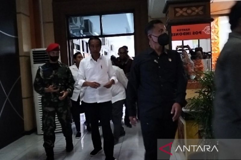  Jokowi dan Sri Mulyani Pantau Warga Lapor SPT Tahunan di KPP Pratama Surakarta