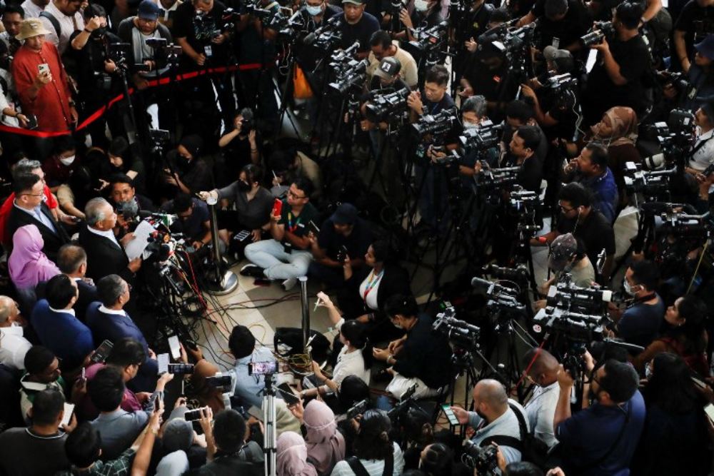 Mantan Perdana Menteri Malaysia Muhyiddin Yassin berbicara dalam konferensi pers di Kompleks Pengadilan Kuala Lumpur di Kuala Lumpur, Malaysia 10 Maret 2023. REUTERS/Hasnoor Hussain