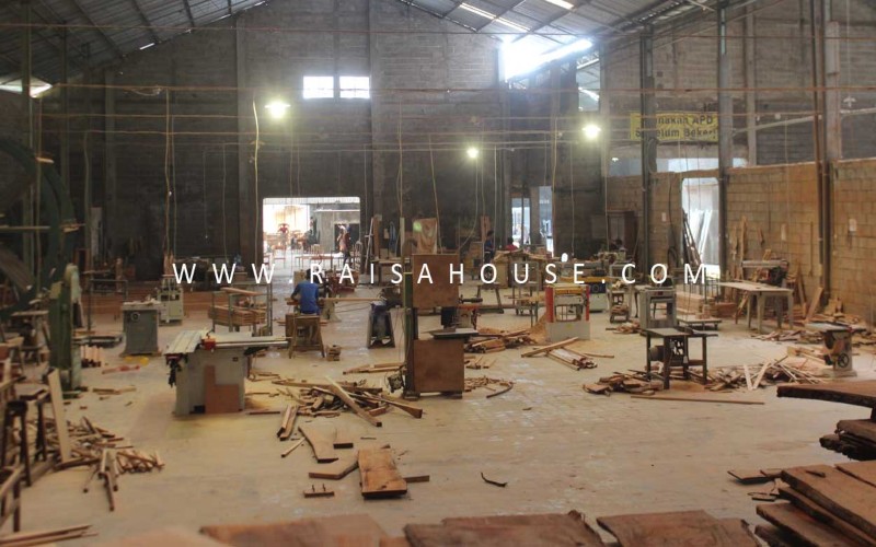 Ruang produksi pabrik mebel Raisa House of Excellence di Jepara, Jawa Tengah. (Foto: Istimewa)