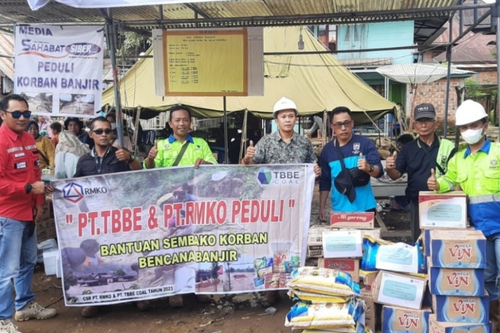  RMK Energy Salurkan Bantuan Sembako Korban Banjir Sumsel
