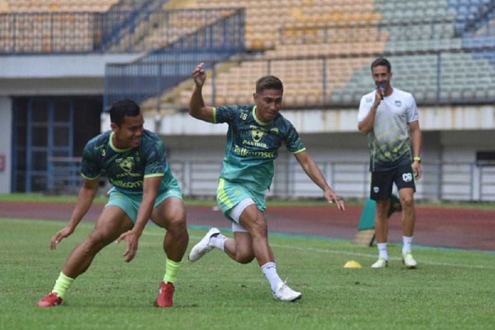  Prediksi Skor Persebaya vs Persib: Head to Head Susunan Pemain