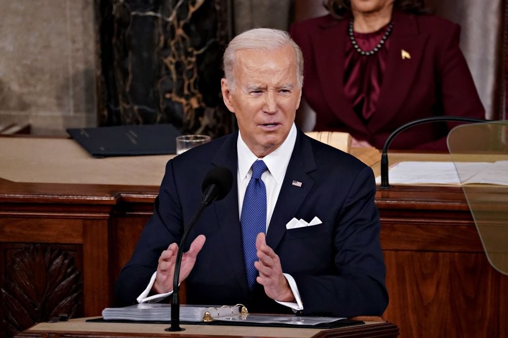  Biden Berjanji Akan Melakukan Apapun Untuk Mengatasi Krisis Perbankan