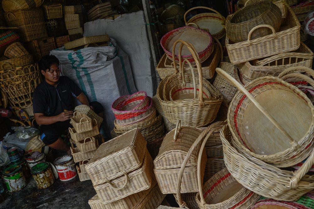  Industri Rotan Kabupaten Cirebon Serap Tenaga Kerja 64.725 Orang