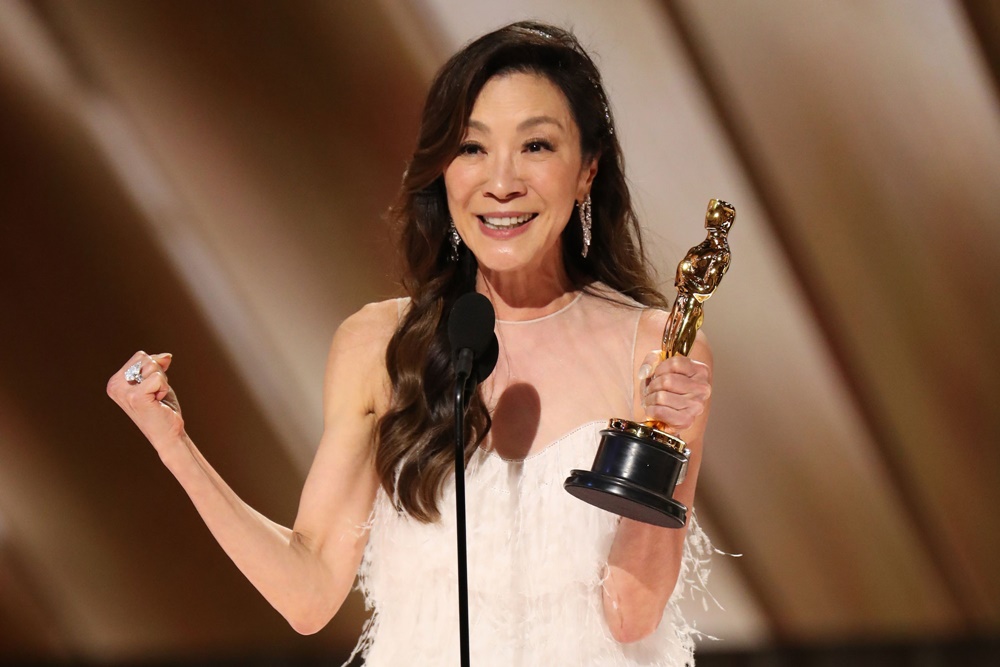Profil Michelle Yeoh Orang Asia Pertama yang Menangkan Aktris Terbaik Piala Oscar 2023