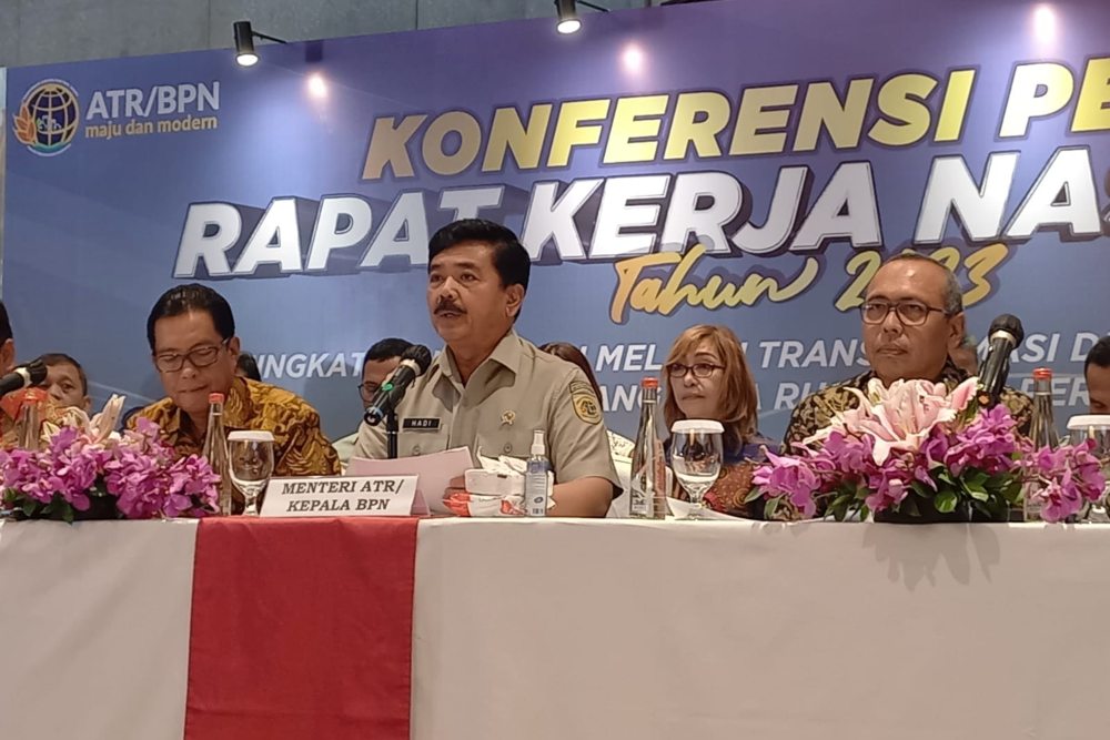 Menteri Agraria dan Tata Ruang/Kepala Badan Pertanahan Nasional (ATR/BPN) Hadi Tjahjanto dalam konferensi pers Rapat Kerja Nasional di Jakarta. BISNIS/Afiffah Rahmah Nurdifa.