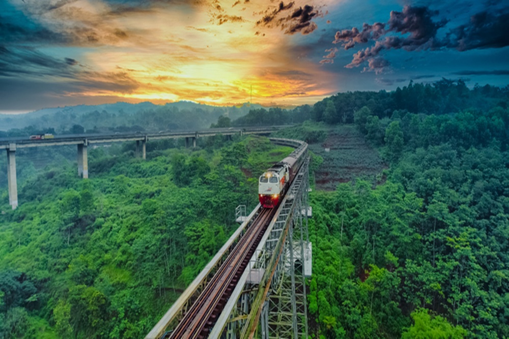  Perjalanan KA Pangrango Bogor-Sukabumi Batal, Jalur Rel Longsor!