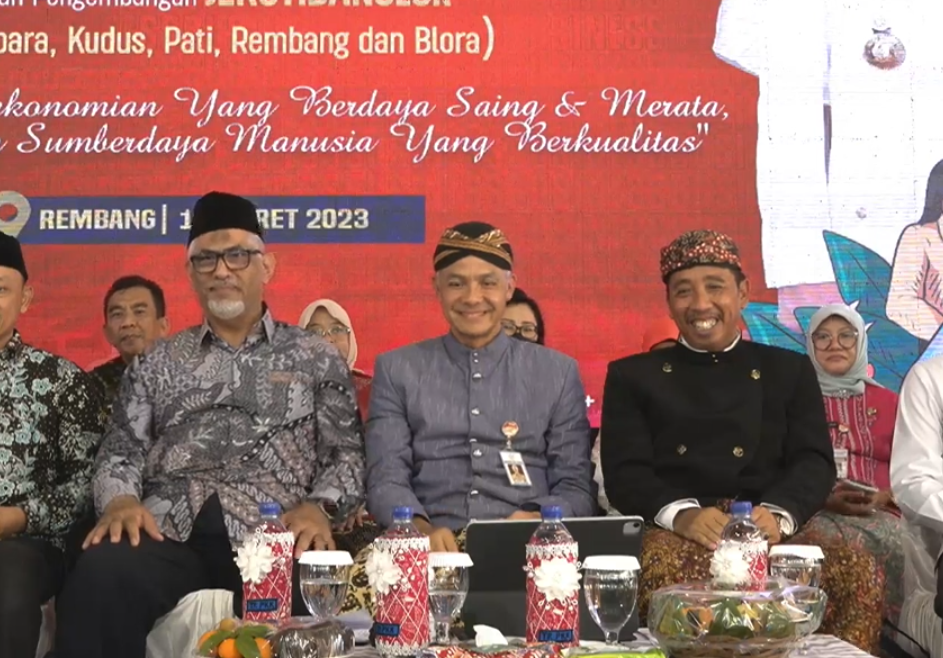 Bupati Rembang (kanan) bersama Gubernur Jawa Tengah Ganjar Pranowo dan Wakil DPRD Jateng dalam Musrembangwil Jekutibanglor yang digelar Kamis (16/3/2023)./Ist