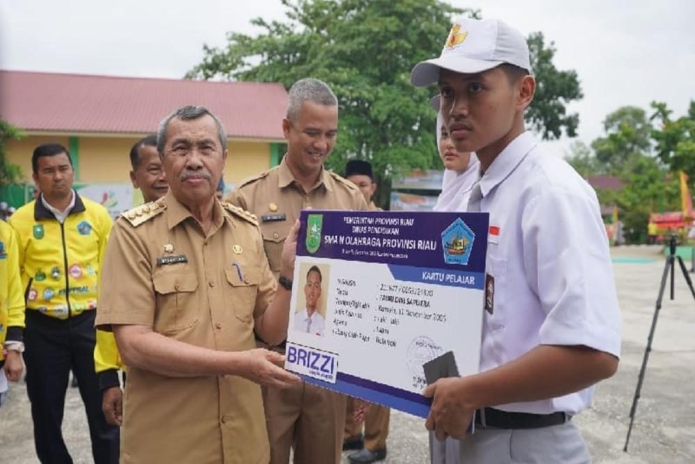  BRI Dukung Digitalisasi Pendidikan di SMAN Olahraga Riau