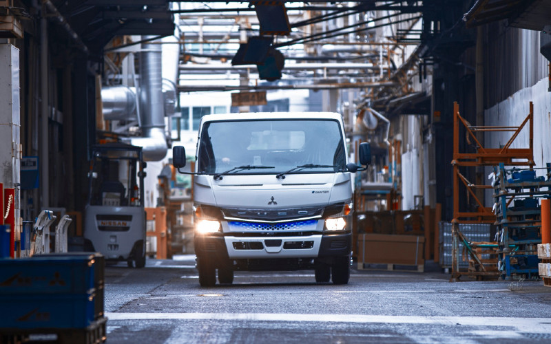 INDUSTRI OTOMOTIF : APM di Persimpangan Jalan
