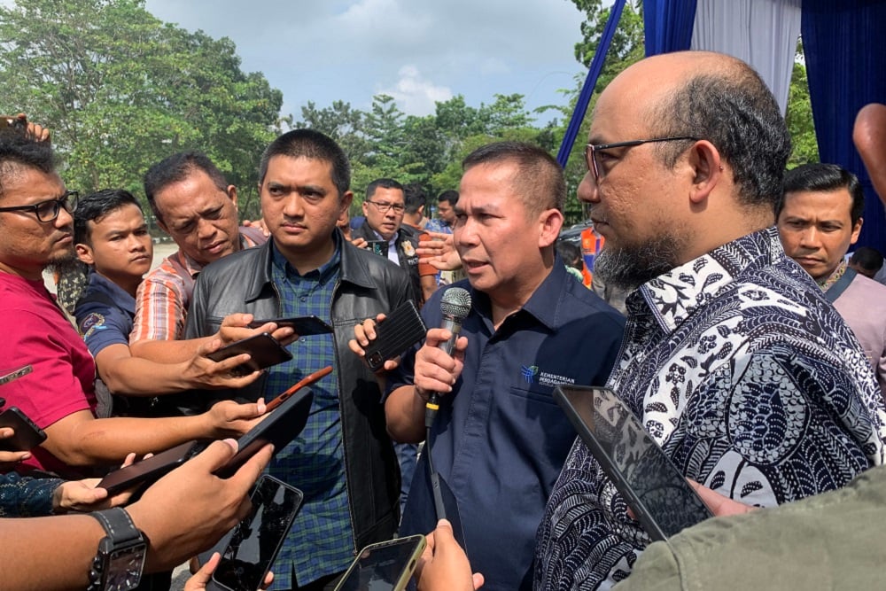  Ada 6 Truk Pakaian Bekas Impor di Riau Dimusnahkan, Supplier dari Batam