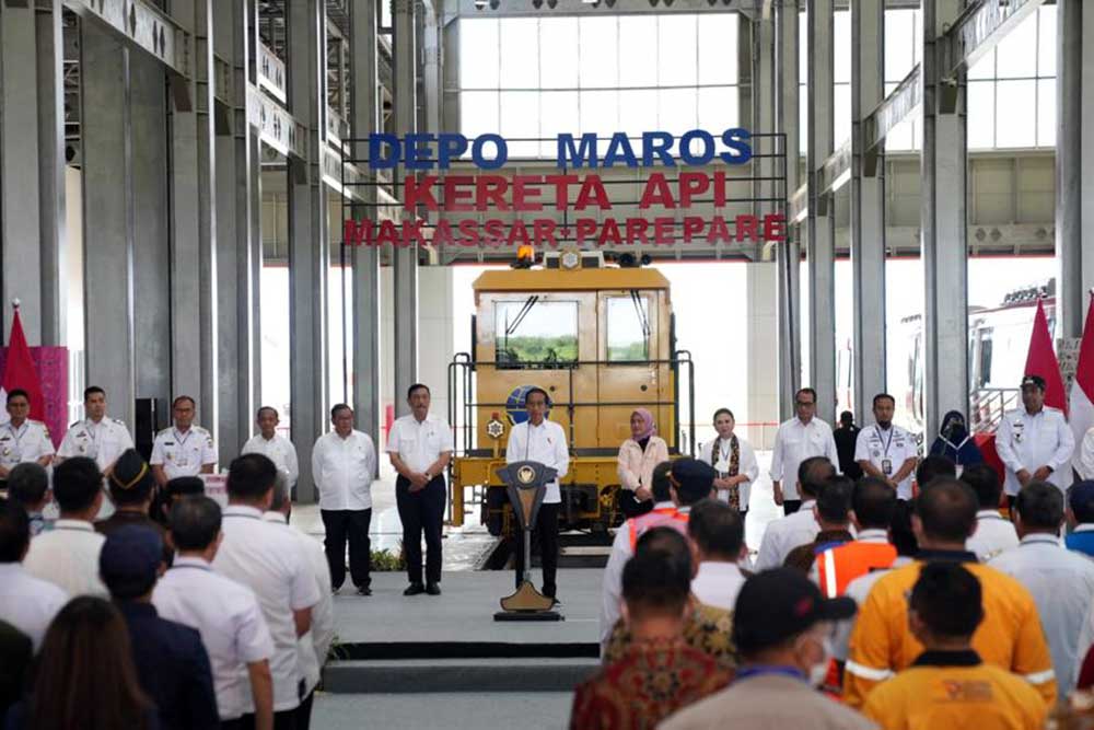  Presiden Joko Widodo Resmikan Jalur Kereta Api Pertama di SulseL