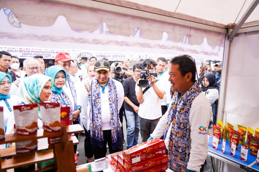 Menteri Kelautan dan Perikanan Sakti Wahyu Trenggono saat menghadiri acara Pencangan Bulan Mutu Karaninta (BMK) 2023 di Semarang, Jawa Tengah, Minggu (19/3/2023)./Alif
