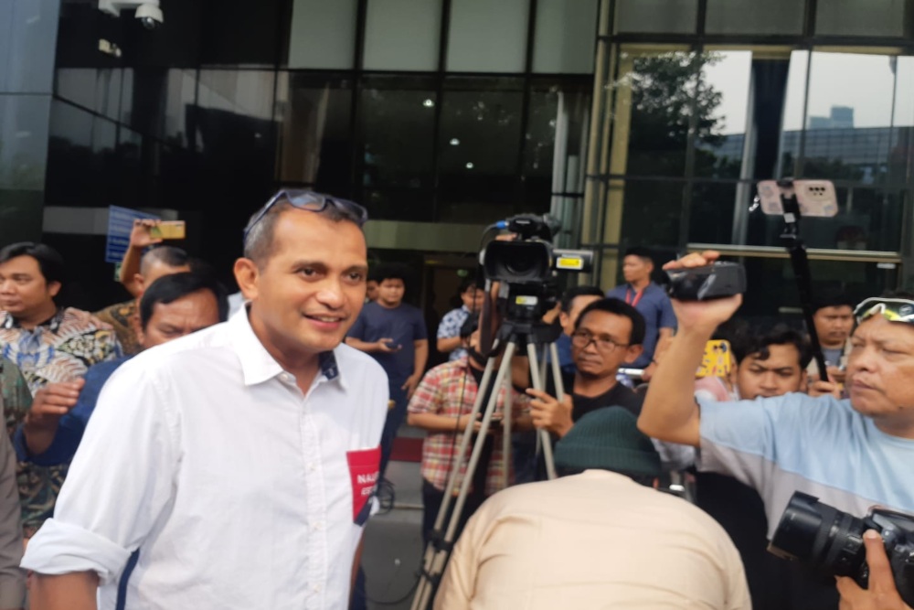 Wamenkumham Eddy Hiariej meninggalkan Gedung KPK setelah mengklarifikasi laporan dugaan gratifikasi dari Indonesia Police Watch (IPW) terhadap dirinya, Senin (20/3/2023). JIBI/Bisnis-Dany Saputra