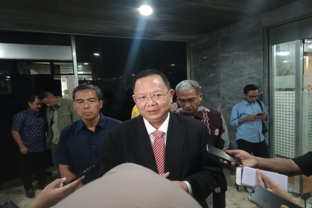 Ketua Komisi IV DPR RI Sudin memberikan keterangan kepada awak media di Gedung DPR RI, Senin (20/3/2023)/Bisnis-Indra Gunawan