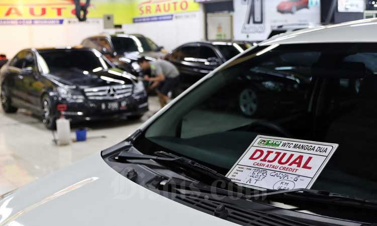 Deretan mobil bekas yang dijual di Jakarta. Bisnis/Eusebio Chrysnamurti